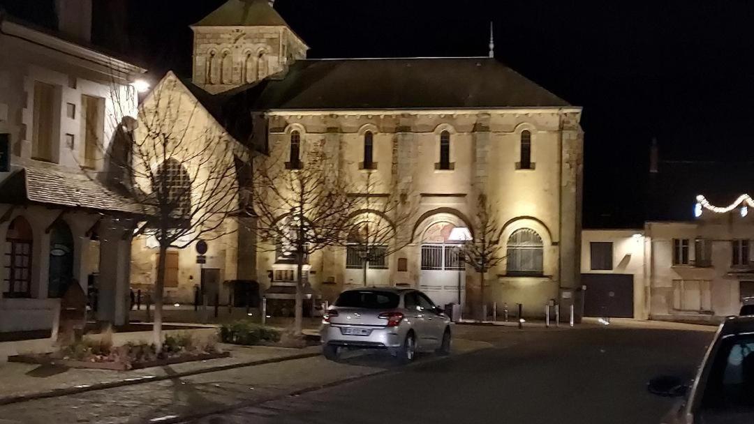 Les Gites Du Chateau Châteaumeillant Exterior foto